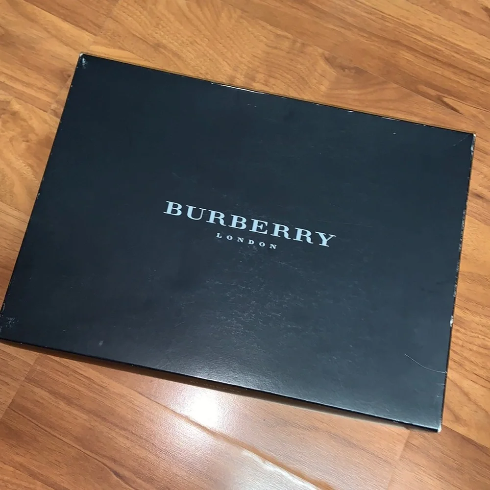 Brand New in Box Authentic Burberry Bath Towel